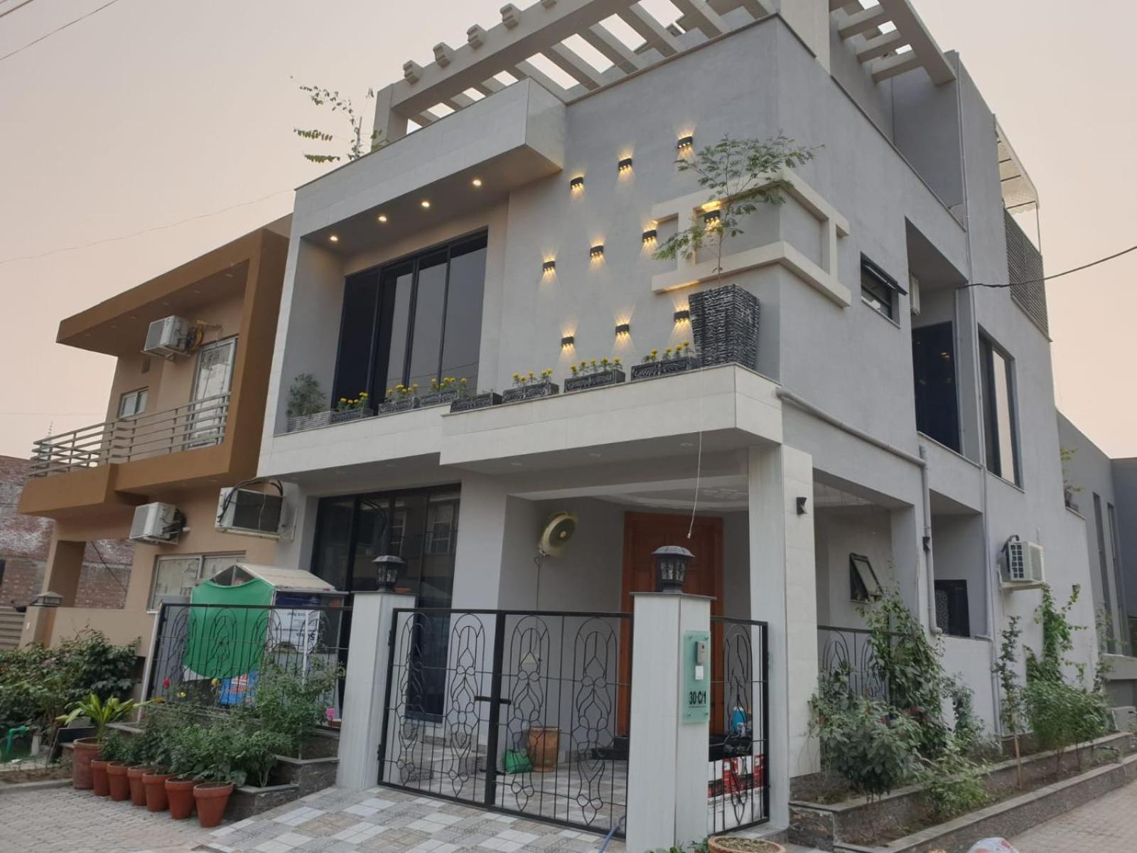 Grey Orchard Homestay - A Family Place Λαχόρη Εξωτερικό φωτογραφία